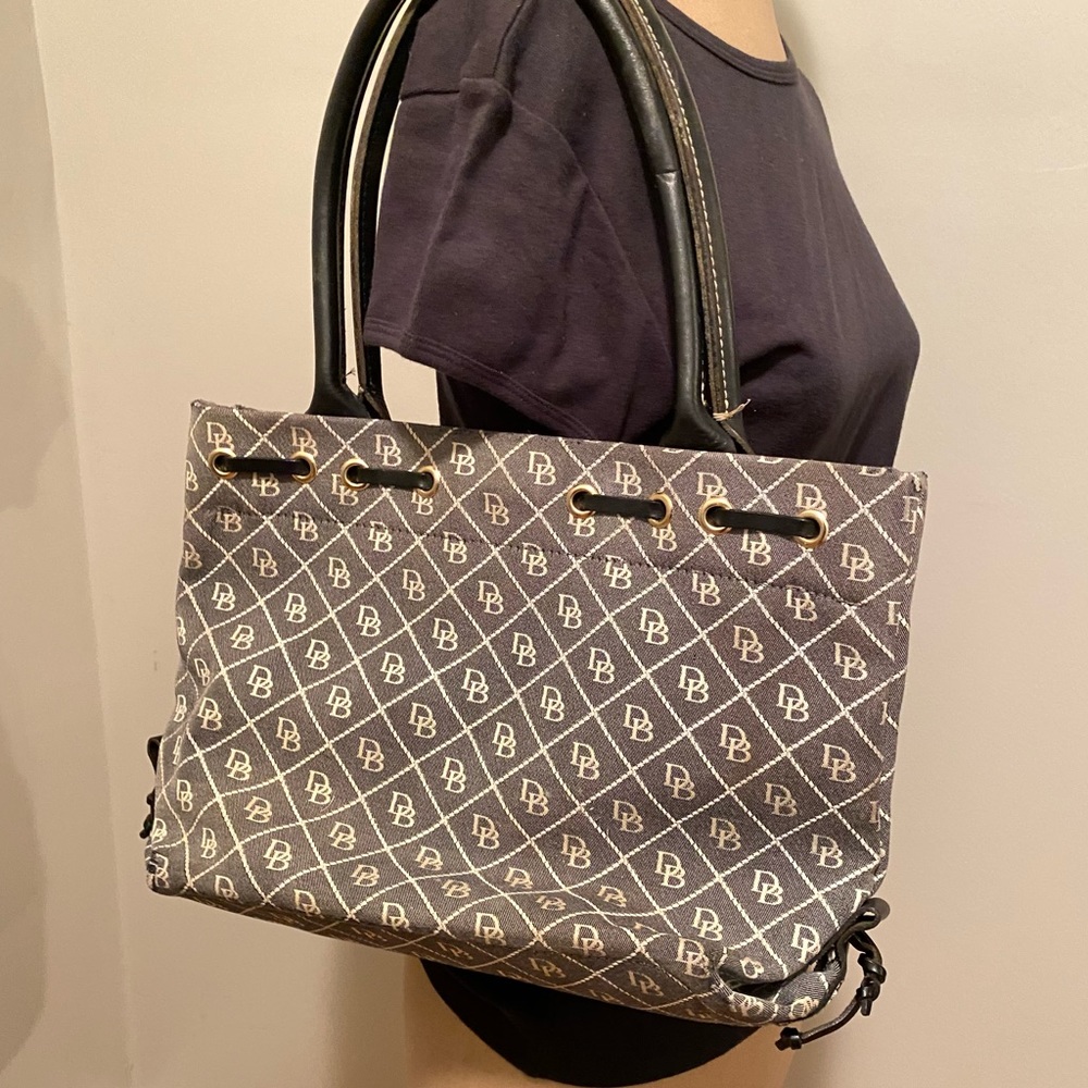 DOONEY & BOURKE SIGNATURE TASSEL BAG MEDIUM
